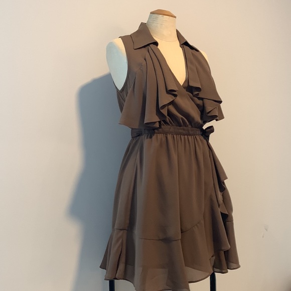 DOUBLE ZERO Taupe-Brown wrap dress with faux suede tie & Ruffled bottom Size S - Picture 4 of 12
